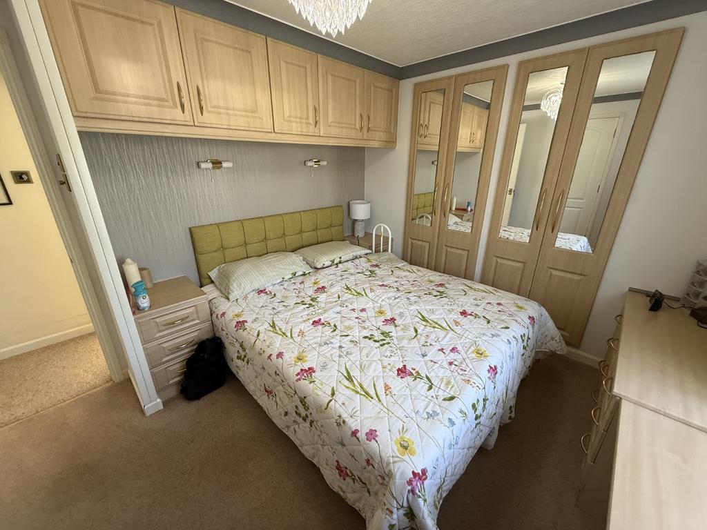 Master Bedroom 1 (En-suite)