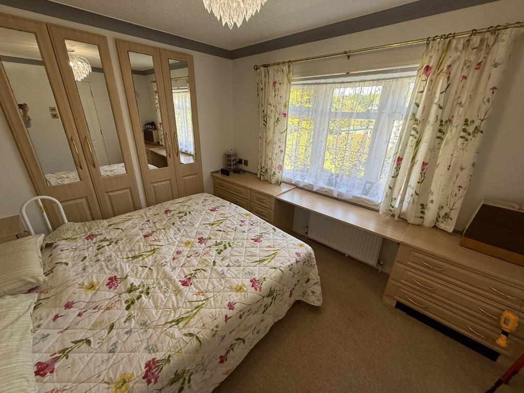 Master Bedroom 1 (En-suite)