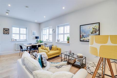 2 bedroom flat for sale, St. Hildas Mews, Westcliff-on-Sea SS0