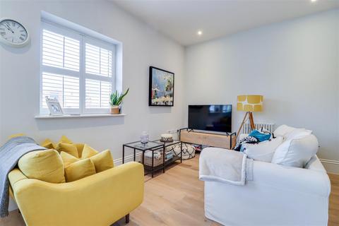 2 bedroom flat for sale, St. Hildas Mews, Westcliff-on-Sea SS0