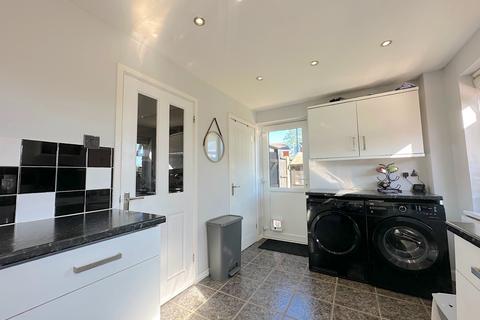 2 Brooklime Gardens, Featherstone, Wolverhampton, WV10 7TW