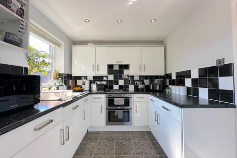 2 Brooklime Gardens, Featherstone, Wolverhampton, WV10 7TW