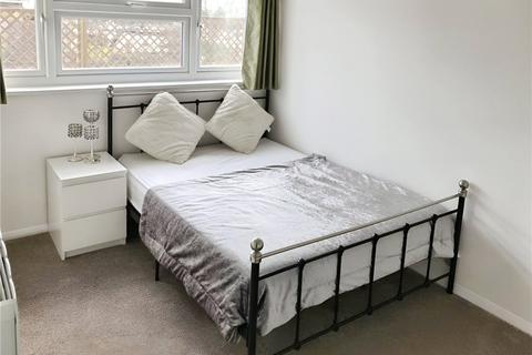1 bedroom in a house share to rent, The Island, Wraysbury, Staines-upon-Thames, Berkshire, TW19