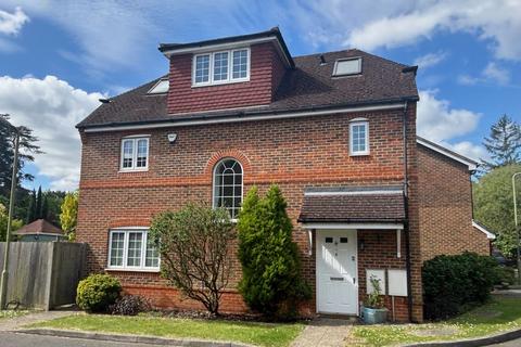 4 Fircroft Road, Englefield Green, Egham, TW20 0TY