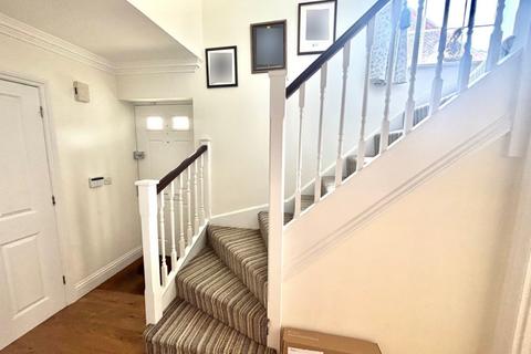 4 Fircroft Road, Englefield Green, Egham, TW20 0TY