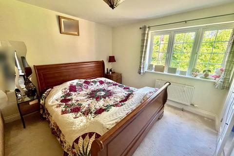4 Fircroft Road, Englefield Green, Egham, TW20 0TY