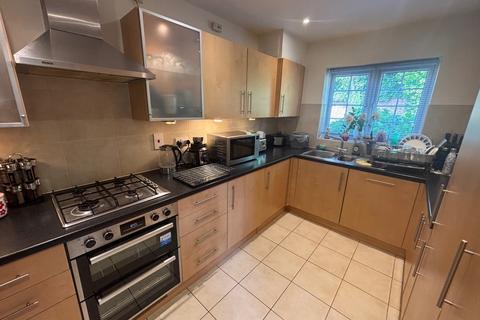 4 Fircroft Road, Englefield Green, Egham, TW20 0TY