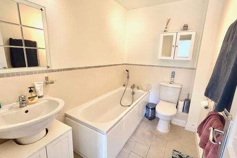 4 Fircroft Road, Englefield Green, Egham, TW20 0TY