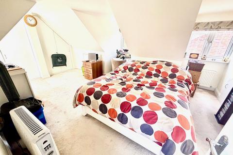 4 Fircroft Road, Englefield Green, Egham, TW20 0TY