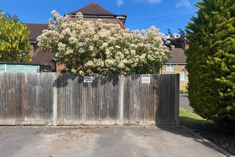 4 Fircroft Road, Englefield Green, Egham, TW20 0TY