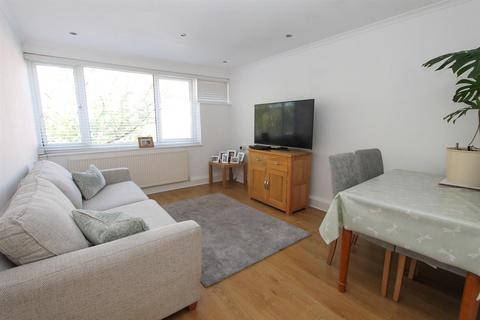 28 Defiant Way, Wallington, SM6 9HD