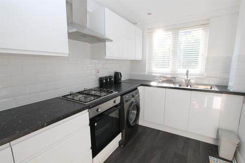 28 Defiant Way, Wallington, SM6 9HD