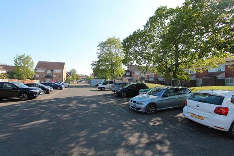 28 Defiant Way, Wallington, SM6 9HD