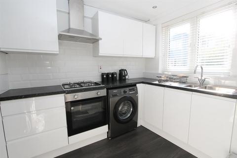 28 Defiant Way, Wallington, SM6 9HD
