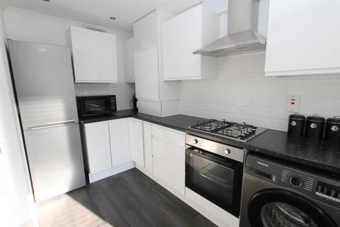 28 Defiant Way, Wallington, SM6 9HD