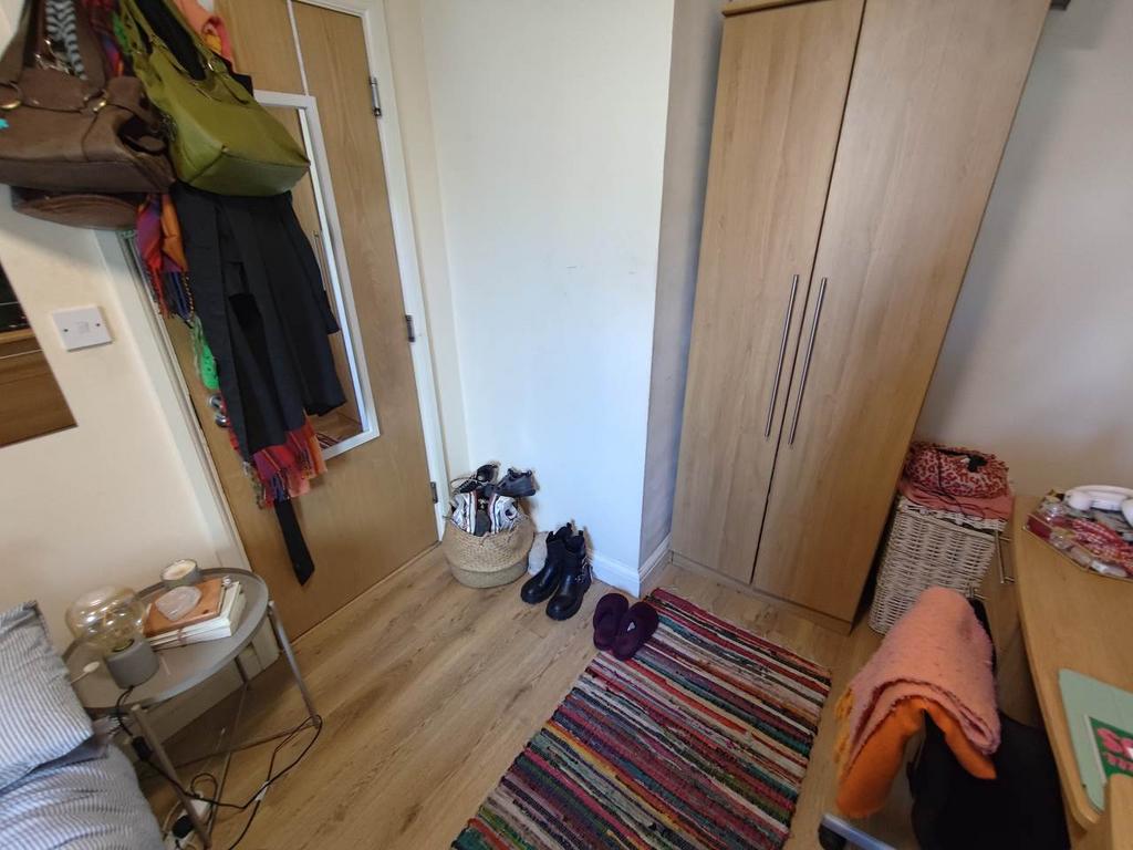 Ground floor middle