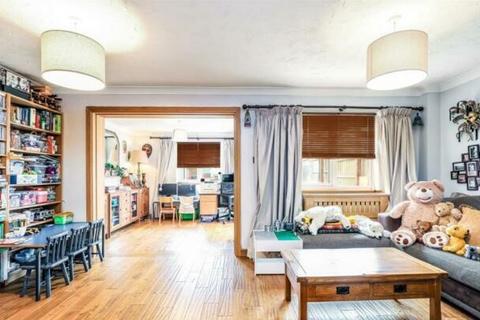 3 bedroom terraced house for sale, Village Close, Hoddesdon EN11