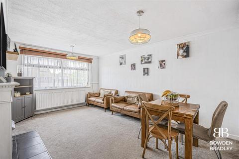 6 Oak Close, Waltham Abbey, EN9 1SJ