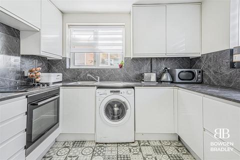 6 Oak Close, Waltham Abbey, EN9 1SJ
