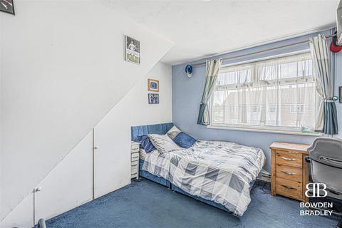 6 Oak Close, Waltham Abbey, EN9 1SJ