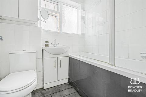 6 Oak Close, Waltham Abbey, EN9 1SJ