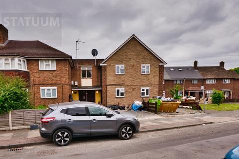 1 bedroom flat to rent, Charlton Crescent, Barking & Dagenham, London, IG11