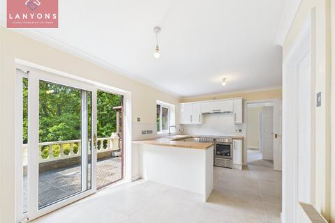 15 Druids Close, Treorchy, CF42 6LJ