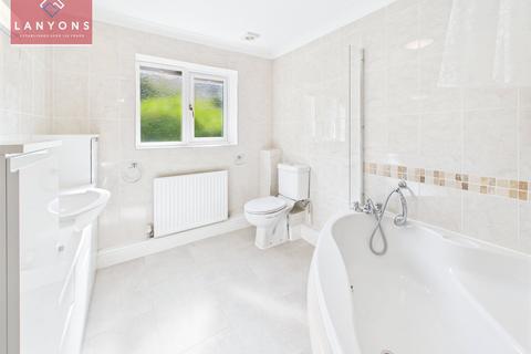15 Druids Close, Treorchy, CF42 6LJ