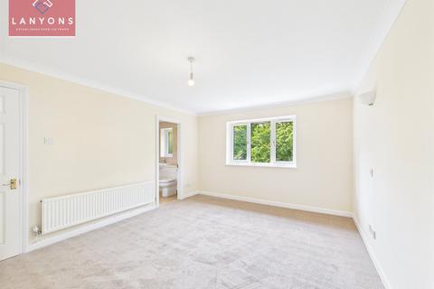 15 Druids Close, Treorchy, CF42 6LJ