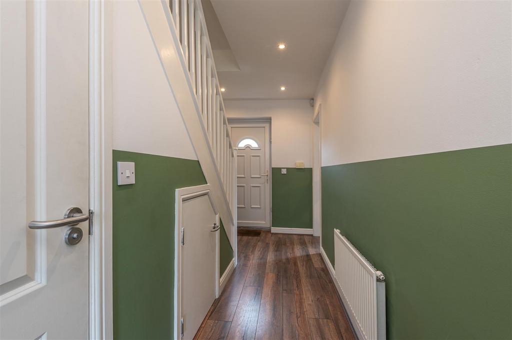 24 - 18 Long Hill Road HD2 1 PJ.jpg