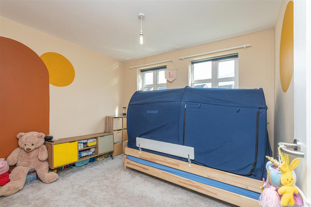 34 - 18 Long Hill Road HD2 1 PJ.jpg