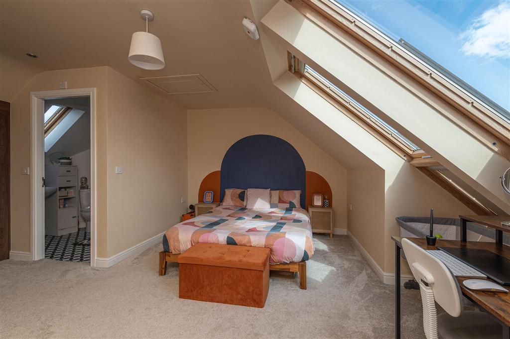 43 - 18 Long Hill Road HD2 1 PJ.jpg