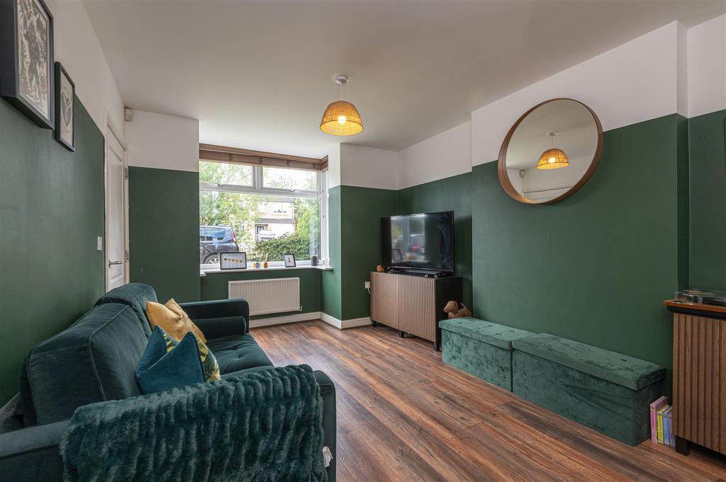 11 - 18 Long Hill Road HD2 1 PJ.jpg