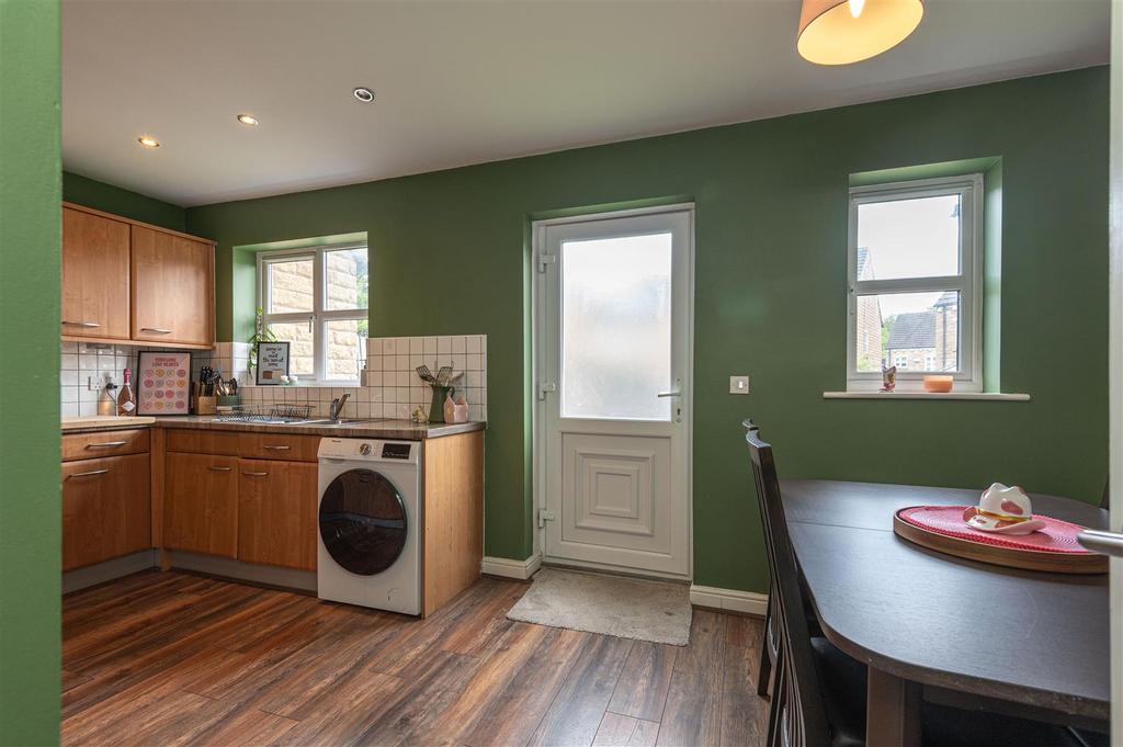 14 - 18 Long Hill Road HD2 1 PJ.jpg