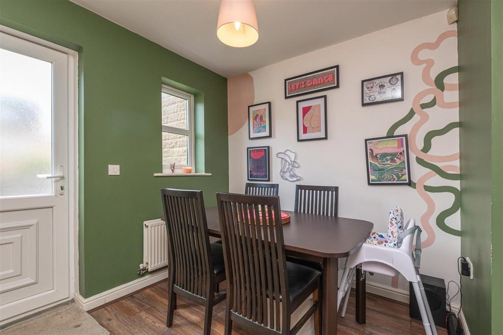 21 - 18 Long Hill Road HD2 1 PJ.jpg