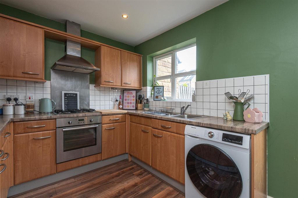 22 - 18 Long Hill Road HD2 1 PJ.jpg