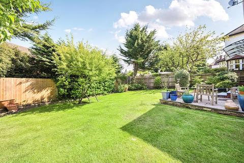 72a Oakleigh Park North, London, N20 9AS