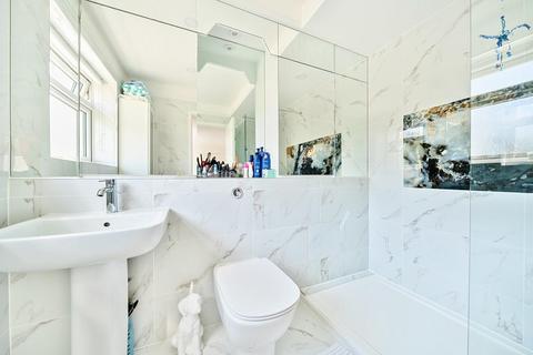 72a Oakleigh Park North, London, N20 9AS