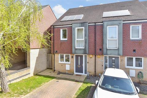 2 bedroom end of terrace house for sale, Baden Drive, London E4