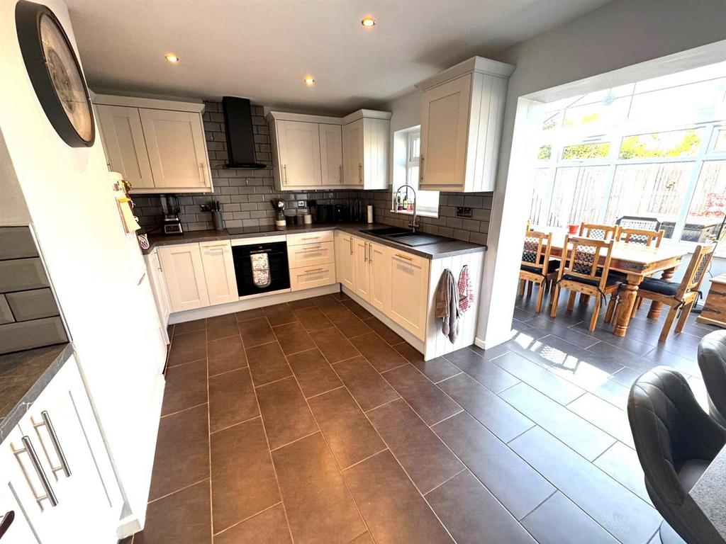 Kitchen Pic 1