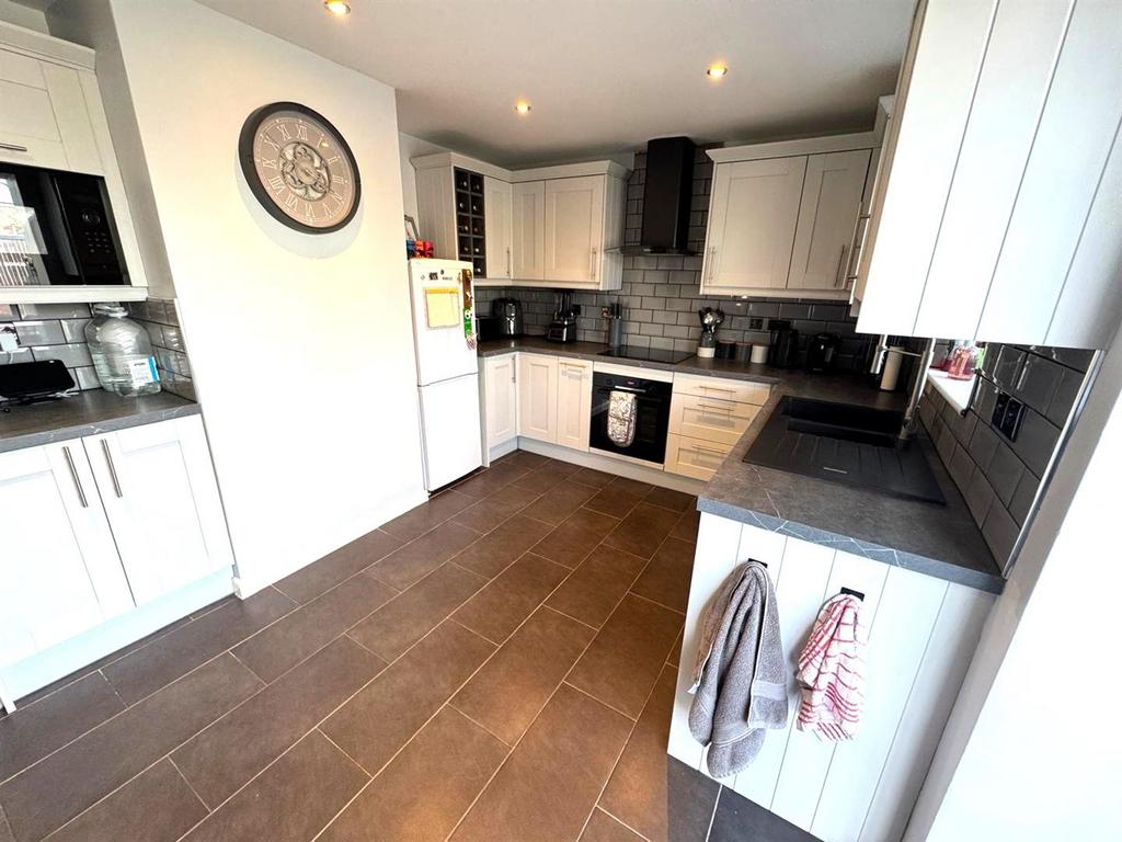 Kitchen Pic 2