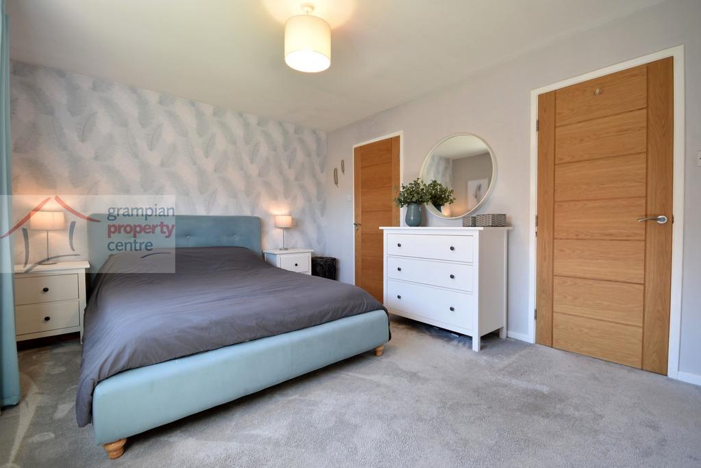 Bed 1 3.JPG