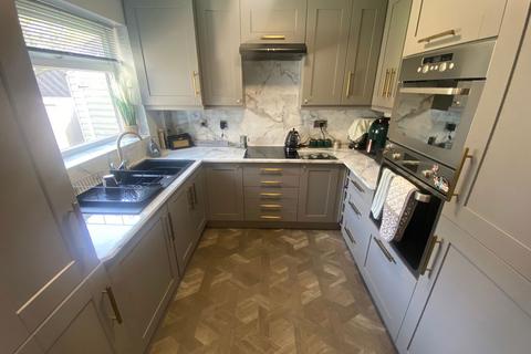 15 Blackshaw Lane, Royton, Oldham, OL2 6NT