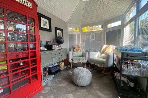 15 Blackshaw Lane, Royton, Oldham, OL2 6NT