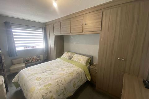 15 Blackshaw Lane, Royton, Oldham, OL2 6NT