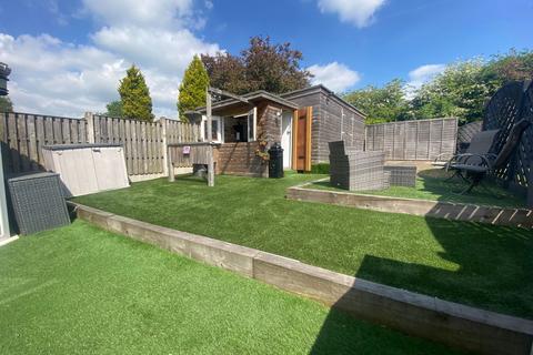 15 Blackshaw Lane, Royton, Oldham, OL2 6NT