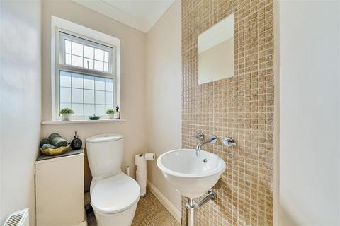 17 Little Potters, Bushey, WD23 4QT