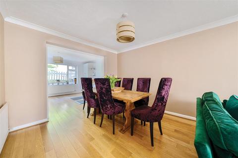 17 Little Potters, Bushey, WD23 4QT