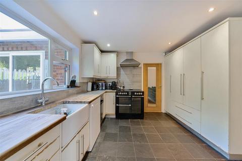 17 Little Potters, Bushey, WD23 4QT