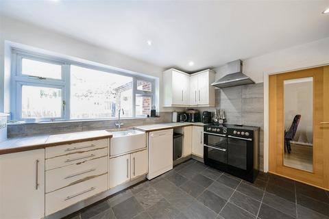17 Little Potters, Bushey, WD23 4QT
